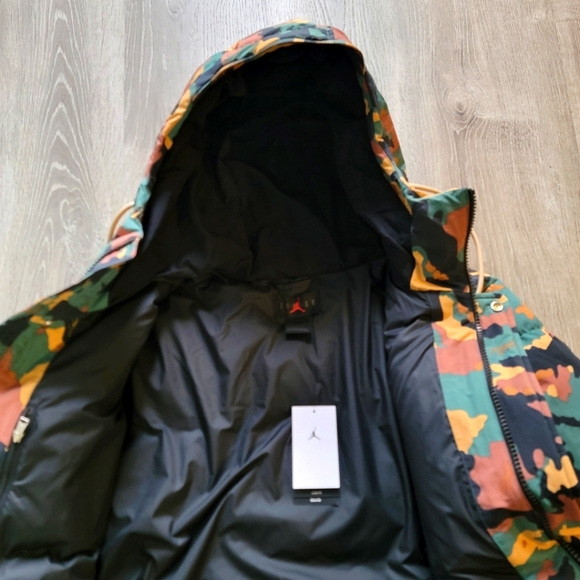 BRAND NEW Jordan Flight Heritage Camo Down Parka Men's Size: XL - Picture 9 of 12